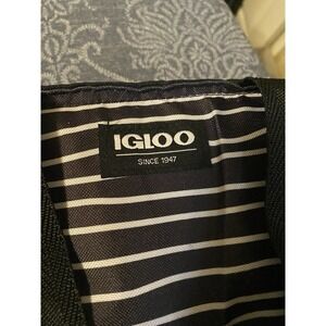 Igloo 9 Can Cooler Bag Lunch Tote Insulated Zip Closure Black And White stripes